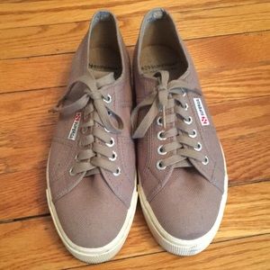 Grey Platform Supergas